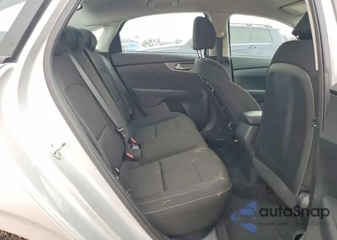 2021 Kia Forte Lxs z USA, uszkodzony, nr VIN 3KPF24AD3ME349101